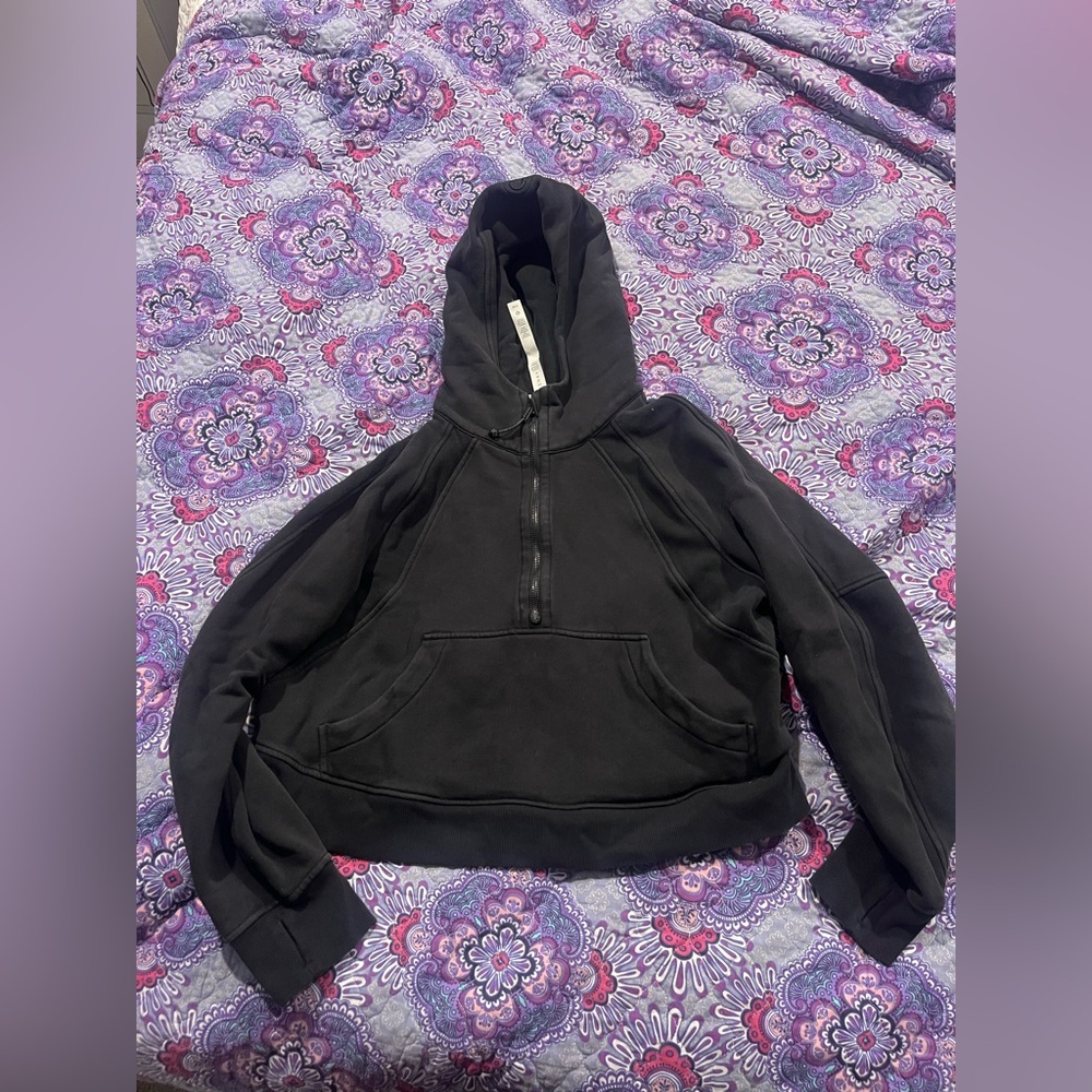 M/L Lululemon Black Scuba Cropped Hoodie